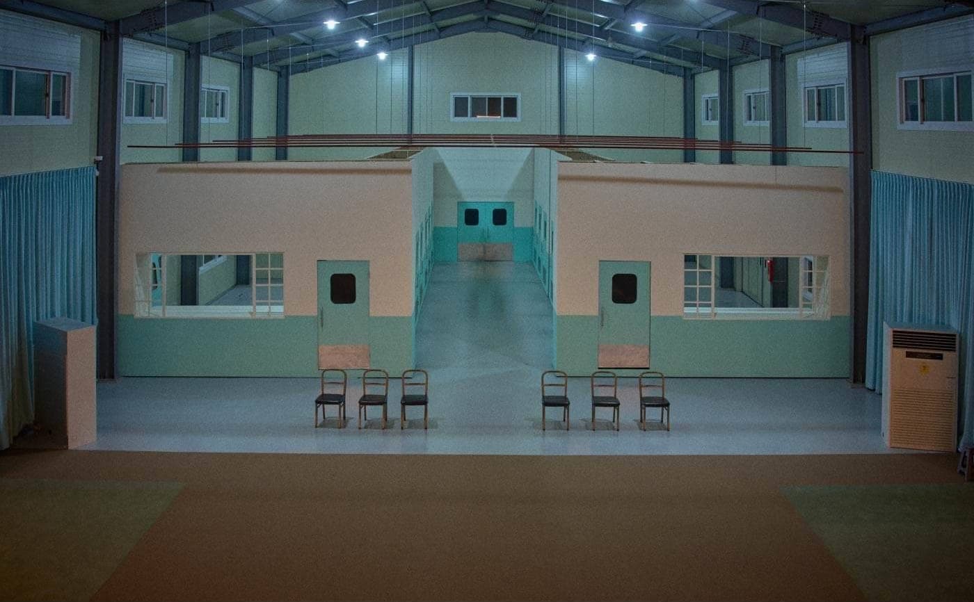 B SET · 실내 병원 컨셉